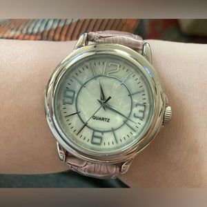 Quartz watch with purple band